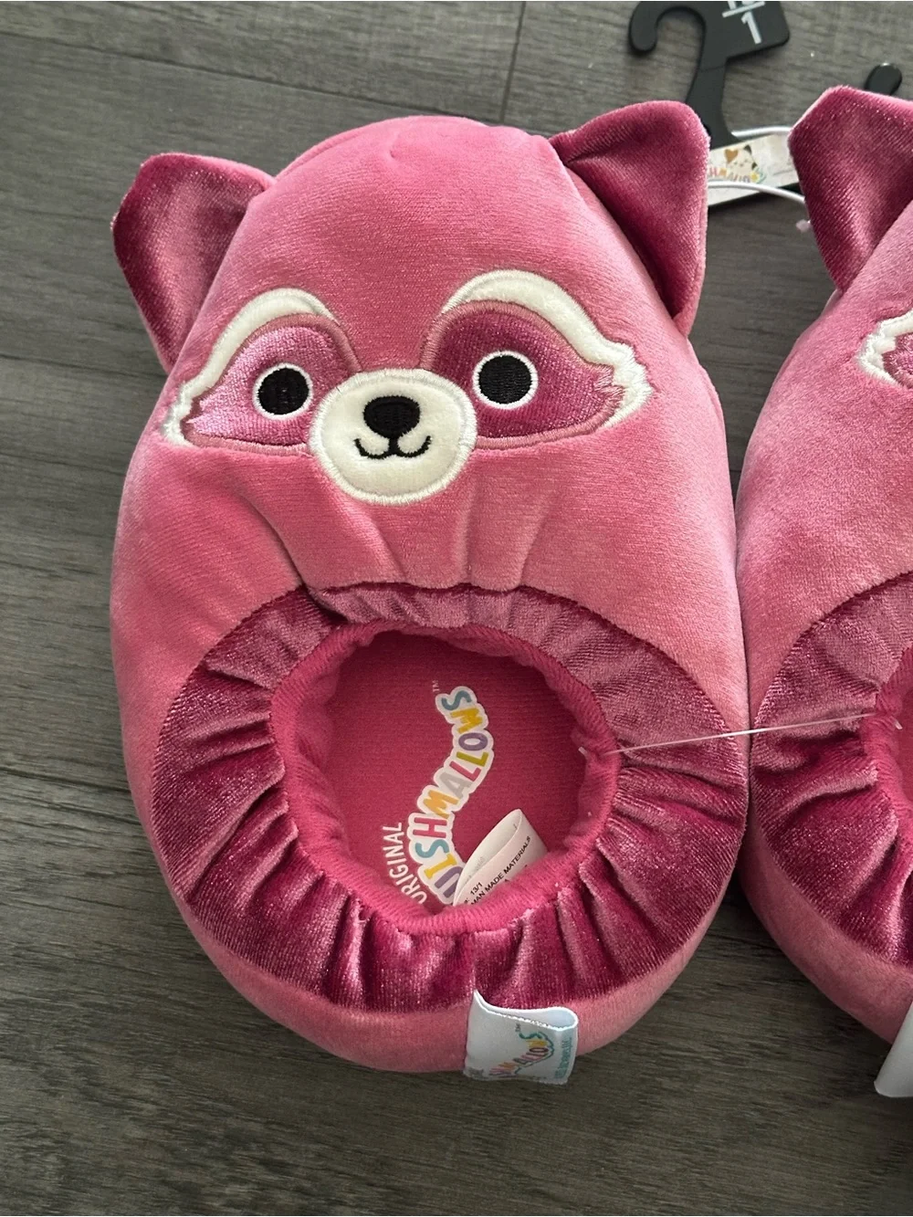 Girls Squishmallows pink rozy raccoon slippers size 13/1 M